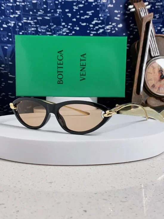 Bottega Veneta Hollow Out Cat-Eye Sunscreen Glasses - Picture 2 of 2